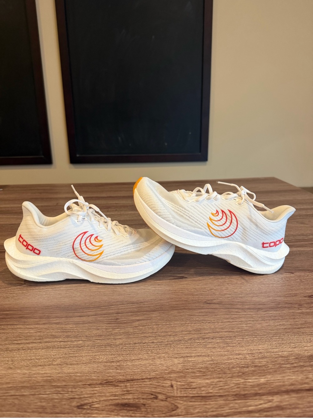 Topo ortholite cyclone sunset white runners womens 7 BL